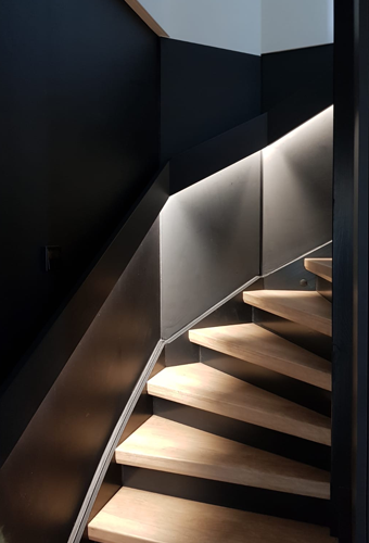 trap met verlichting
